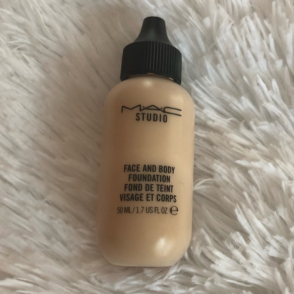 Mac Face and Body Foundation N1
